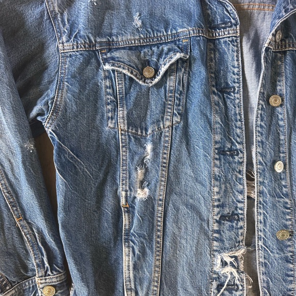 American Eagle Distressed Jean Jacket - Picture 2 of 6
